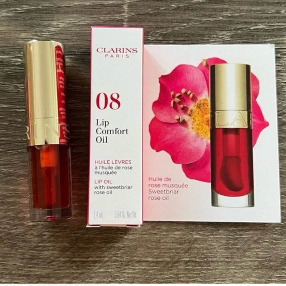 Clarins Lip Comfort Oil Hydrating and Plumping Lip Oil- Strawberry